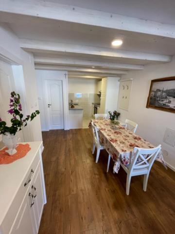 Apartment Concetta Cres Exterior photo